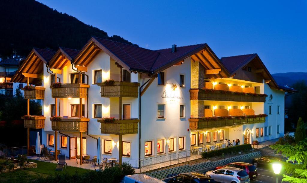 Hotel Falken Falzes Exterior photo